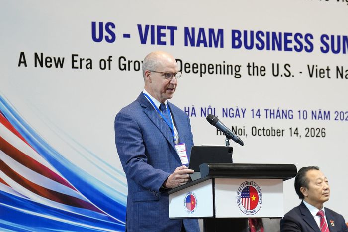 Ông Mark Gillin, Chủ tịch Ban Lãnh đạo Quốc gia của Hiệp hội Thương mại Hoa Kỳ tại Việt Nam phát biểu tại hội nghị. Ảnh: AmCham Việt Nam
