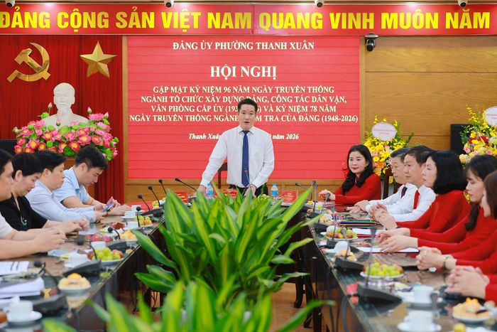 Bí thư Đảng ủy, Chủ tịch HĐND phường Thanh Xuân Nguyễn Huy Cường phát biểu tại buổi gặp mặt. Ảnh: Tùng Lâm