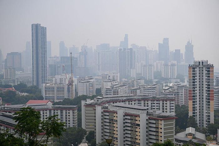Khói mù bao phủ đường chân trời Singapore trong bối cảnh ô nhiễm không khí gia tăng do cháy rừng tại Indonesia. Ảnh: Reuters Connect