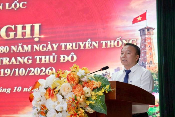 Phó Chủ tịch UBND xã Thiên Lộc Nguyễn Khắc Tuấn phát biểu tại hội nghị. Ảnh: PV