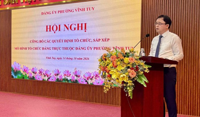 Đồng chí Nguyễn Quang Trung, Bí thư Đảng ủy, Chủ tịch HĐND phường Vĩnh Tuy phát biểu chỉ đạo tại hội nghị. Ảnh: PV