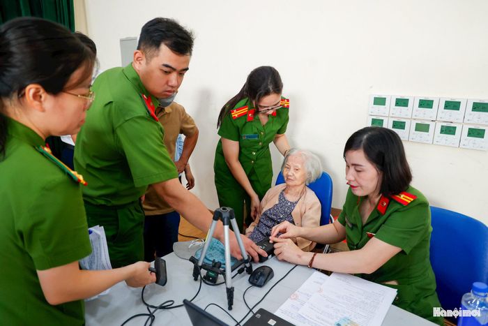 Trung tá Vương Toàn Công, Phó trưởng Công an phường Hà Đông cho biết: "Công tác thu nhận mẫu sinh phẩm ADN cho thân nhân liệt sĩ chưa xác định thông tin không thuần túy là một quy trình kỹ thuật hay nhiệm vụ hành chính. Đây là mệnh lệnh từ trái tim, là lời tri ân sâu sắc, là nghĩa tình sâu nặng của lực lượng Công an nhân dân đối với các Anh hùng liệt sĩ đã ngã xuống".