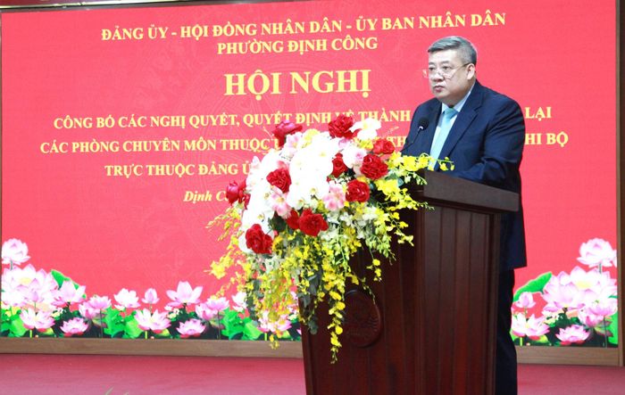 Bí thư Đảng ủy, Chủ tịch HĐND phường Định Công Nguyễn Quang Trung phát biểu chỉ đạo tại hội nghị. Ảnh: Huy Hoàng