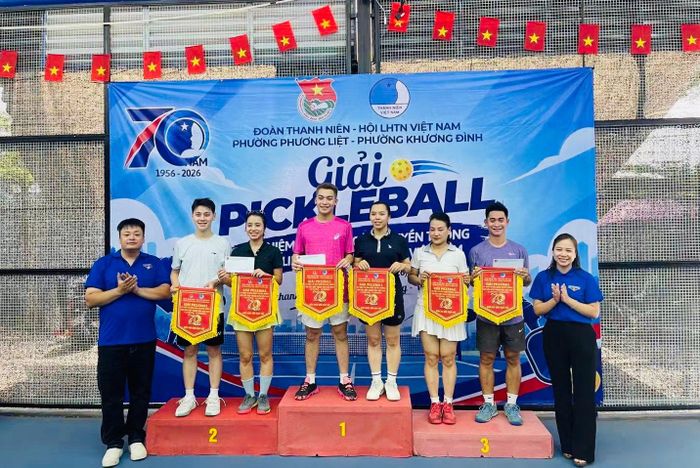 Đoàn Thanh niên - Hội Liên hiệp Thanh niên Việt Nam phường Khương Đình và Phương Liệt tổ chức giải Pickleball chào mừng kỷ niệm 70 năm Ngày truyền thống Hội Liên hiệp Thanh niên Việt Nam (15/10/1956 - 15/10/2026). Ảnh: KĐ