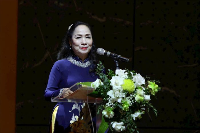 NSND Trịnh Thúy Mùi, Phó Chủ tịch Liên hiệp các Hội Văn học nghệ thuật Việt Nam, Chủ tịch Hội Nghệ sĩ sân khấu Việt Nam phát biểu. Ảnh: Ngọc Tú