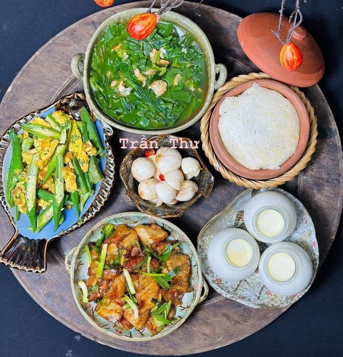 Gợi ý món ăn ngon mỗi ngày trong mâm cơm gia đình của chị Trần Anh Thư luôn rực rỡ sắc màu và đủ chất dinh dưỡng.