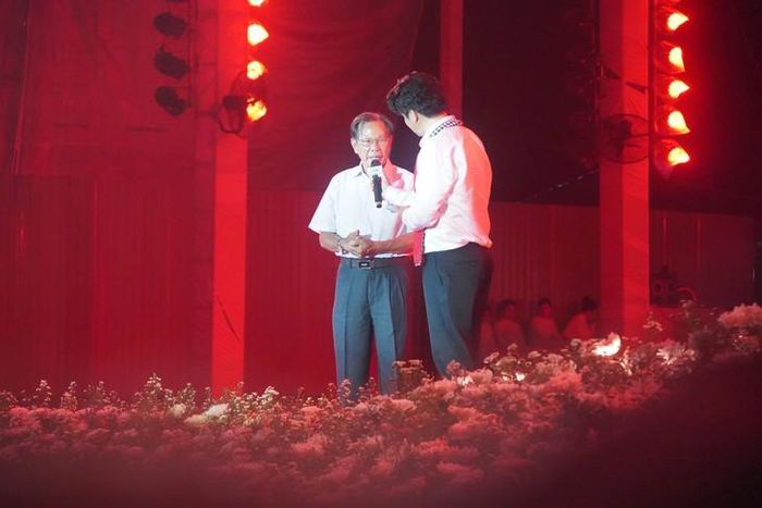 Trong trái tim bác sĩ Trần Văn Bản, đồng đội vẫn hiện diện như thuở cùng nhau ra trận. Ảnh: Nhật Thành