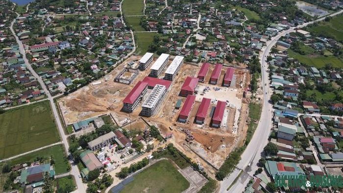 Những mái trường mới giữa núi rừng biên giới, nơi trẻ em vùng cao học tập, sinh hoạt và nuôi dưỡng ước mơ. Ảnh: Song Hoàng.