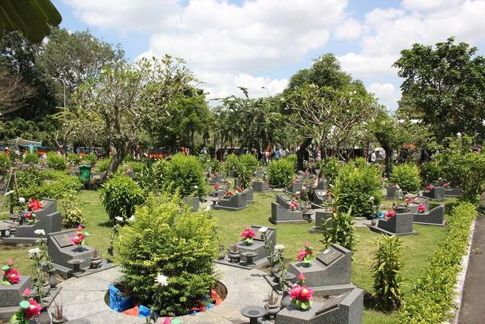 Trong vòng 24 giờ tới, 731 liệt sĩ được tìm thấy tại Công viên Lê Thị Riêng sẽ an nghỉ tại Nghĩa trang Liệt sĩ TPHCM.