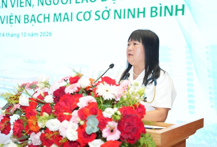 TS.BS Đoàn Thu Trà, Chủ tịch Công đoàn Bệnh viện Bạch Mai phát biểu.  Ảnh: Thế Anh