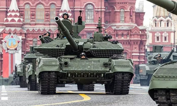 Năm 2024, Uralvagonzavod từng công bố trường hợp một xe tăng T-90M được sửa chữa trong khoảng 4 tuần sau khi hứng chịu 26 đòn tấn công bằng máy bay không người lái (UAV) của Ukraine.