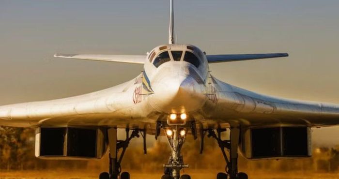 Tupolev, một trong những viện thiết kế máy bay lớn nhất Liên Xô, bắt đầu nghiên cứu chương trình máy bay mang tên lửa chiến lược mới từ đầu thập niên 1970. Đến giữa thập niên này, hình dáng tổng thể của máy bay và hệ thống vũ khí đã được xác định.