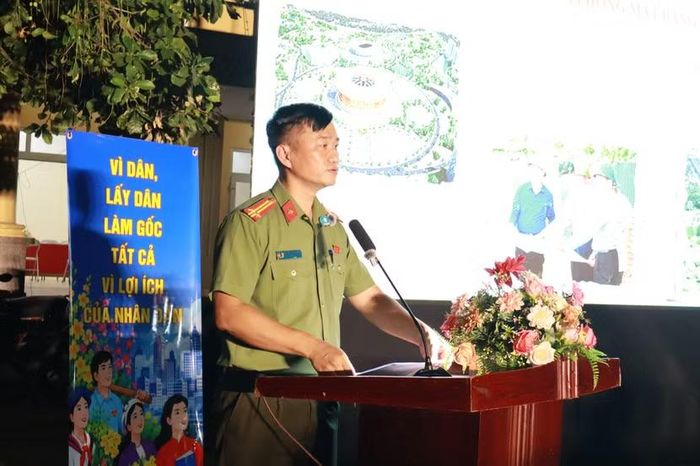 Trung tá Nguyễn Nam Khánh, Phó Trưởng Công an xã Đại Thanh phát biểu tại hội nghị