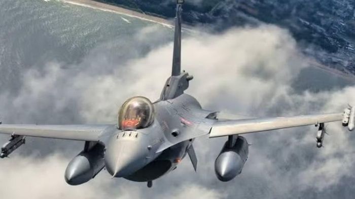 Những phiên bản mới như F-16 Block 70/72 được trang bị radar AESA APG-83, đưa một thiết kế ra đời từ thập niên 1970 sang một cấu hình tác chiến hiện đại hơn.
