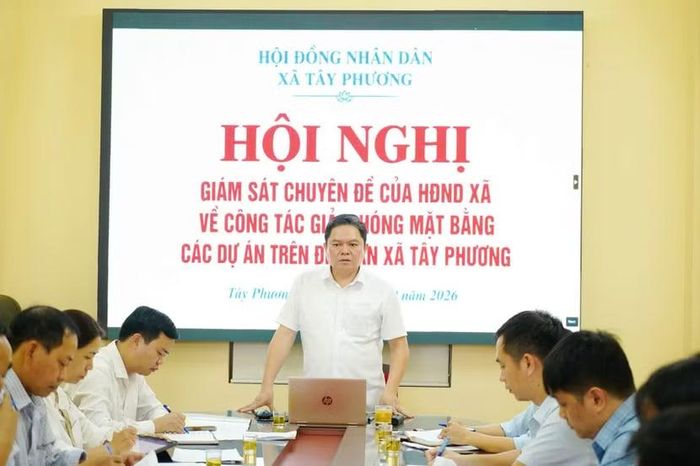 Đồng chí Nguyễn Mạnh Quân – Phó Bí thư Thường trực Đảng ủy, Chủ tịch HĐND xã, Trưởng đoàn giám sát chủ trì buổi làm việc.