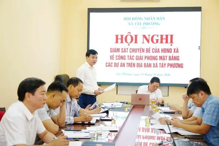 Đồng chí Nguyễn Đình Tùng – Ủy viên Ban Thường vụ Đảng ủy, Phó Chủ tịch HĐND xã, Phó Trưởng đoàn giám sát phát biểu tại hội nghị