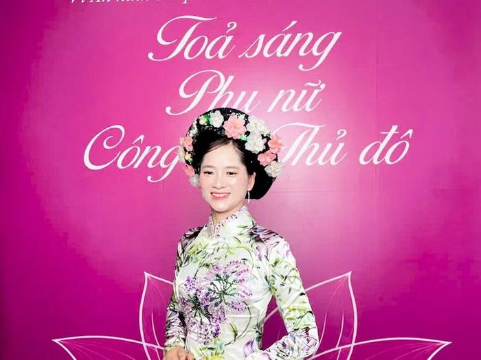 Với những người phụ nữ vốn quen thuộc với công việc chuyên môn và nhiệm vụ thường ngày, sân khấu ngày hội là dịp để thể hiện một khía cạnh khác của bản thân: mềm mại, duyên dáng trong tà áo dài; trẻ trung, năng động qua những điệu dân vũ; đồng thời vẫn giữ được phong thái tự tin, bản lĩnh của người chiến sĩ Công an nhân dân.