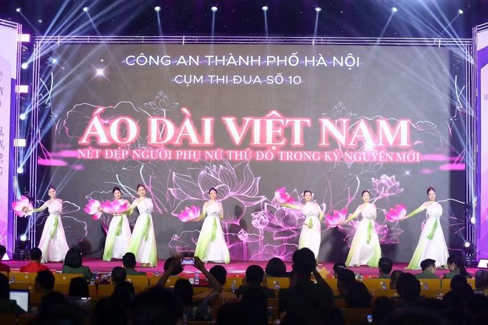 Sắc màu rực rỡ thắp sáng không gian Ngày hội tại trụ sở Công an TP Hà Nội