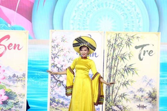 Khoảnh khắc tỏa sáng rực rỡ của nữ chiến sĩ trên sân khấu Ngày hội “Áo dài - Dân vũ”