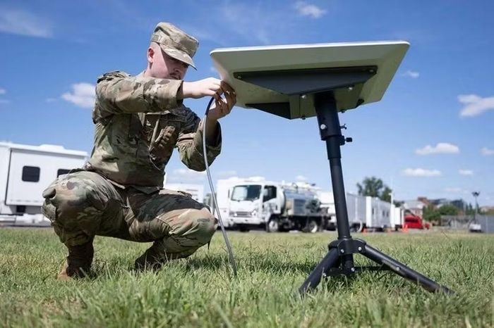 Starlink có ý nghĩa quan trọng với Ukraine. Ảnh: Defense