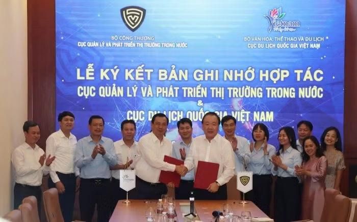 Hai bên ký kết hợp tác thúc đẩy phát triển du lịch kết hợp tiêu thụ hàng Việt