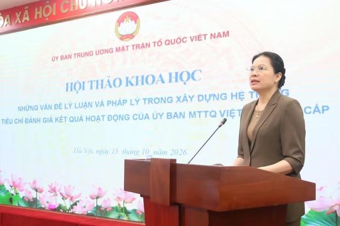 Phó Chủ tịch - Tổng Thư ký Ủy ban Trung ương MTTQ Việt Nam Hà Thị Nga phát biểu tại hội thảo.