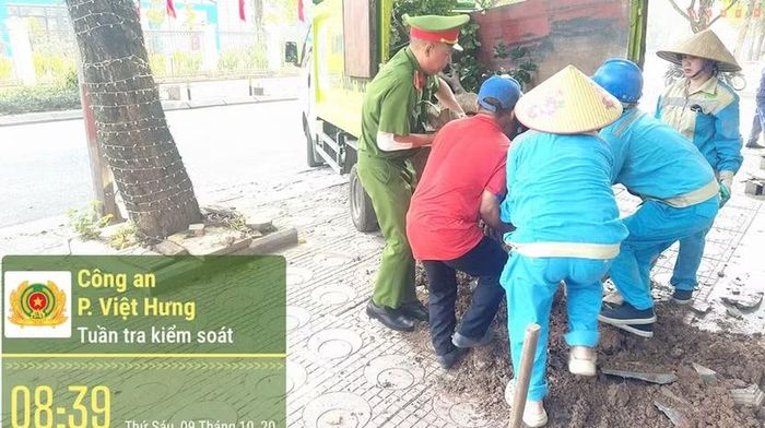 Ban Chỉ đạo giải quyết 5 điểm nghẽn phường Việt Hưng xử lý giải toả chậu cây cảnh để trên vỉa hè
