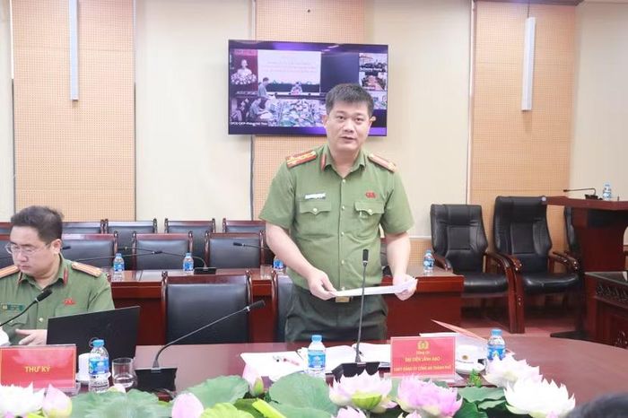 Đại tá Nguyễn Thanh Bình, Phó Chủ nhiệm chuyên trách Ủy ban Kiểm tra Đảng ủy CATP, Phó Trưởng Đoàn giám sát số 135-01 báo cáo công tác chuẩn bị, quán triệt yêu cầu, phương pháp và hình thức kiểm tra.