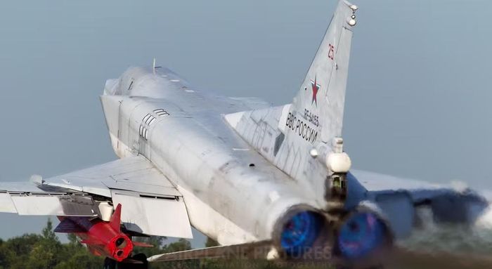 Các biến thể sử dụng phương thức dẫn đường khác nhau, trong đó có loại được thiết kế để tìm kiếm mục tiêu trên biển bằng đầu dò radar. Với tốc độ rất cao, tên lửa tạo ra bài toán phòng thủ khó khăn cho các tàu chiến thời Chiến tranh Lạnh.