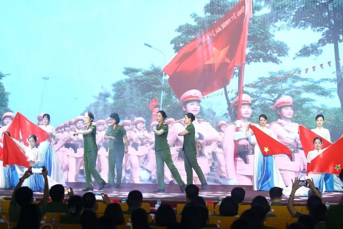 Các màn trình diễn thể hiện ý chí bản lĩnh hội nhập của phụ nữ Công an Thủ đô