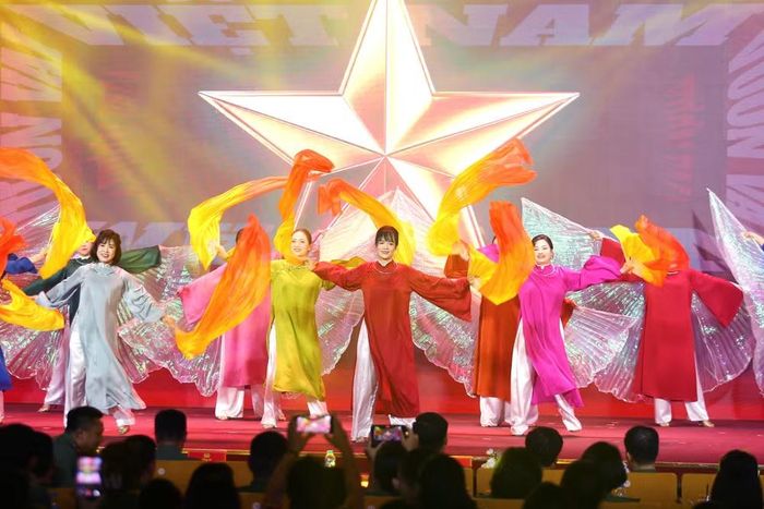 Sự tiếp nối truyền thống và hiện đại qua từng động tác vũ đạo mang hơi thở thời đại mới
