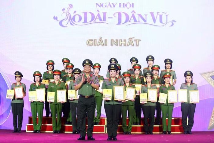 Cụm thi đua số 5 đã xuất sắc giành được giải Nhất với kết quả tổng hợp ở 2 phần thi: Trình diễn trang phục truyền thống và đồng diễn dân vũ