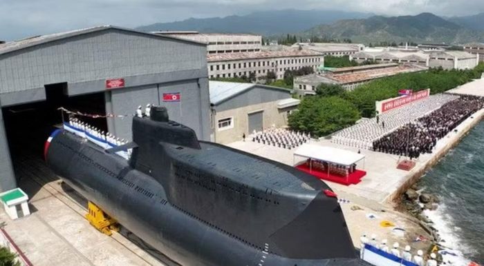 Tàu ngầm có thể phóng tên lửa thông qua ống phóng lôi hoặc hệ thống phóng thẳng đứng (VLS).