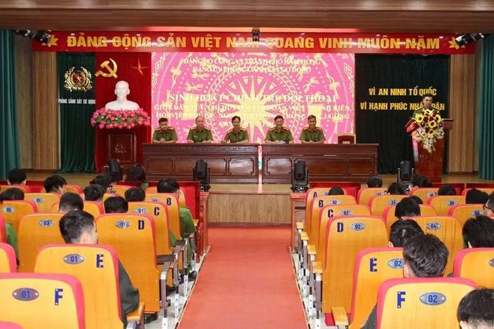  Đảng ủy Phòng Cảnh sát cơ động tổ chức sinh hoạt chính trị và đối thoại với đoàn viên, hội viên, người lao động 