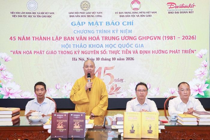 Hòa thượng Thích Thọ Lạc, Ủy viên Thường trực, Ủy viên Thư ký Hội đồng Trị sự, Trưởng ban Văn hóa Trung ương GHPGVN phát biểu tại buổi gặp mặt thông tin về chuỗi hoạt động kỷ niệm 45 năm thành lập Ban Văn hóa Trung ương Giáo hội Phật giáo Việt Nam.