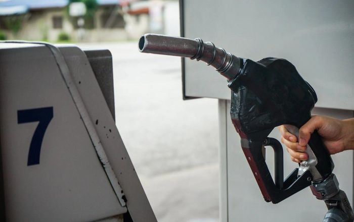Nguồn cung suy giảm trong khi nhu cầu vẫn cần được đáp ứng đã đẩy giá diesel lên cao.