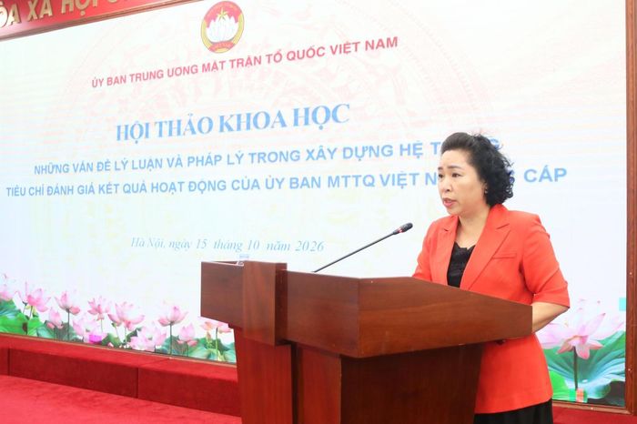 Bà Dương Thị Thủy - Phó Trưởng Ban Tổ chức, Kiểm tra Cơ quan Ủy ban Trung ương MTTQ Việt Nam phát biểu tại Hội thảo.