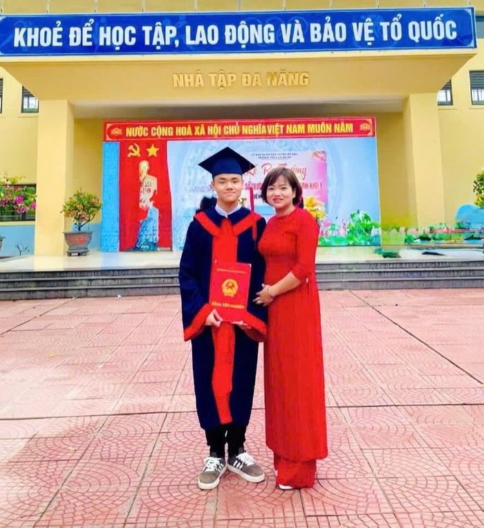 Minh Tuấn cho biết mẹ đã truyền cảm hứng cho em với khoa học tự nhiên.