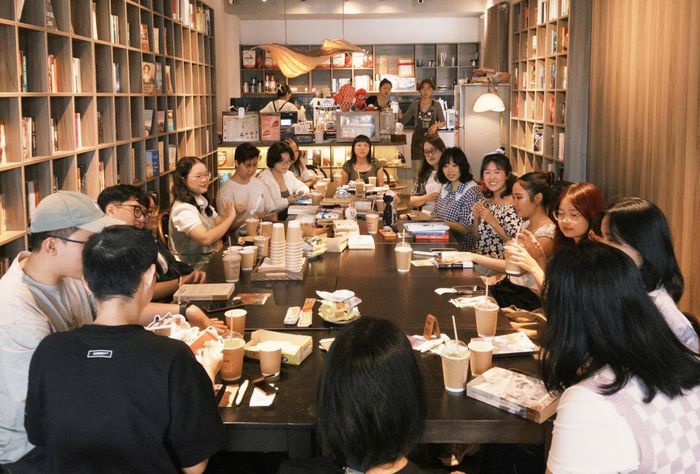 Những buổi Yap&Swap đem đến không gian chia sẻ thoải mái và cởi mở. Nguồn ảnh: @pagesofpassionvn.