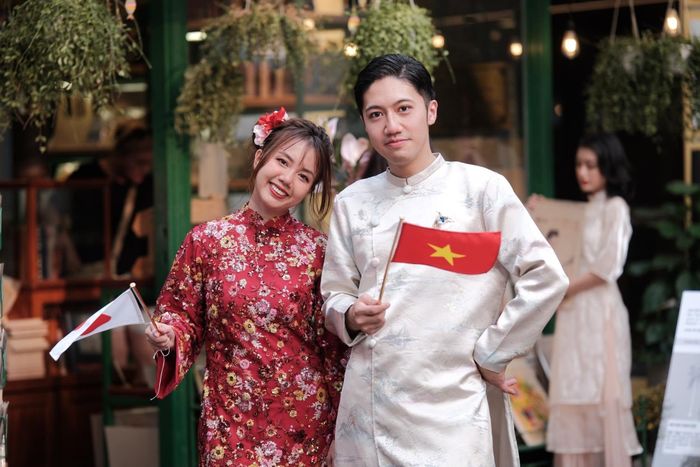  Hiroshi dành tình cảm cho Thanh Ấn suốt 1,5 năm trước khi gặp cô lần đầu tại quán mì ramen ở TP.HCM. 