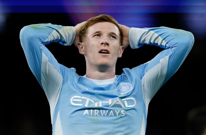  Man City tung ra 27 cú sút và chạm bóng 52 lần trong vùng cấm PSG, song vẫn trả giá vì hiệp một quá tệ. 