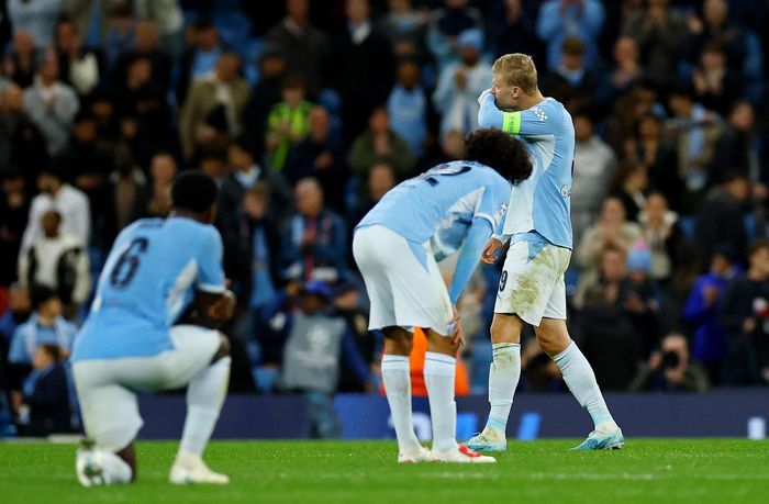  PSG dẫn Man City 3-0 chỉ sau 32 phút, tạo ra thế trận khiến đội chủ nhà liên tục mất kiểm soát. 