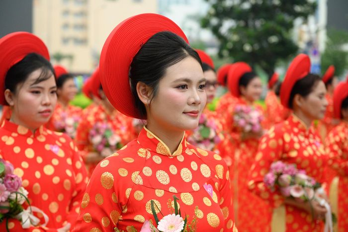 Không chỉ là một buổi lễ, chương trình còn hướng đến việc sẻ chia với những người lao động còn gặp khó khăn về kinh tế, giúp họ có thêm điều kiện thực hiện mong ước về một đám cưới trọn vẹn.