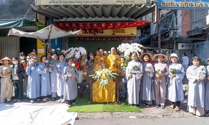  Hương án được chùa Bửu Đà thiết trí. 