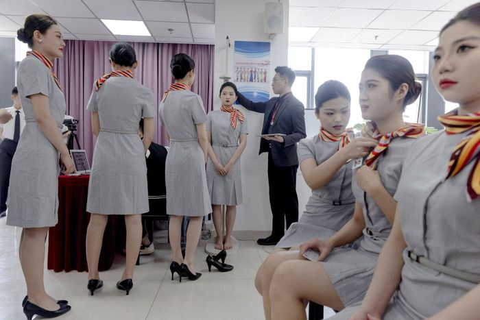  Các nữ ứng viên trong buổi tuyển dụng tiếp viên hàng không của Hainan Airlines tại Bắc Kinh, Trung Quốc, năm 2023. Ảnh: Reuters. 