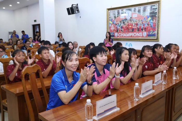 Các tuyển thủ và cựu tuyển thủ nữ Việt Nam đều đã đi lên từ những chương trình phát triển bóng đá nữ trẻ ở địa phương. Ảnh: VFF.