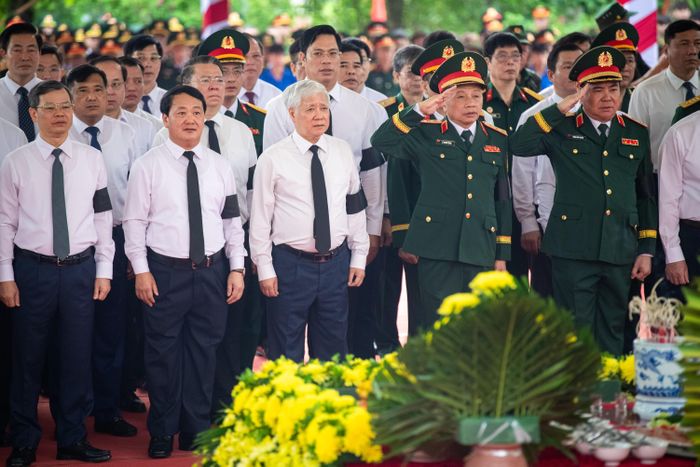  Tham dự lễ viếng các Anh hùng liệt sĩ ở Nghĩa trang Liệt sĩ Vị Xuyên có ông Đỗ Văn Chiến, Phó chủ tịch Thường trực Quốc hội; Thượng tướng Lê Quang Minh, Phó chủ nhiệm Tổng cục Chính trị Quân đội Nhân dân Việt Nam, thành viên Ban chỉ đạo quốc gia về tìm kiếm, quy tập và xác định danh tính hài cốt liệt sĩ. Cùng dự có các đồng chí nguyên lãnh đạo Đảng, Nhà nước, bộ, ban, ngành Trung ương và địa phương. 