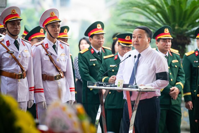  Phó bí thư Tỉnh ủy, Chủ tịch UBND tỉnh Tuyên Quang Phan Huy Ngọc đọc điếu văn truy điệu hài cốt liệt sĩ. "Mỗi hài cốt được tìm thấy là một niềm xúc động, một hy vọng được thắp lên; mỗi người lính trở về là thêm một gia đình được an lòng, thêm một nghĩa tình đồng đội được nối liền sau bao năm cách trở. Vì vậy, hành trình Chiến dịch 500 ngày đêm tìm kiếm, quy tập và xác định danh tính hài cốt liệt sĩ tiếp tục được thực hiện với trách nhiệm và quyết tâm cao hơn nữa, để không người lính nào hy sinh vì Tổ quốc bị lãng quên". 