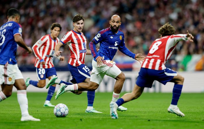  Lee Kang-in và Julian Alvarez liên tục di chuyển giữa các tuyến, khiến hệ thống pressing của MU bị phá vỡ tại Madrid. 