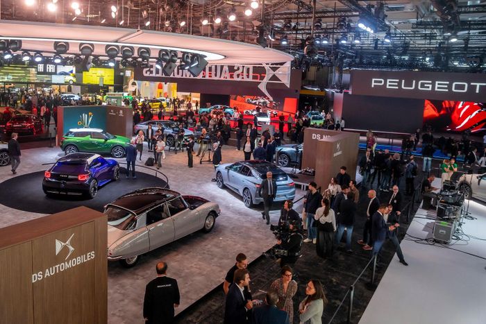  Paris Motor Show cũng trở thành dịp để các nhà sản xuất châu Âu giới thiệu những mẫu EV mới. Tuy nhiên, việc mở rộng danh mục xe điện vẫn đặt ra thách thức về chi phí sản xuất, giá bán và khả năng sinh lời. 